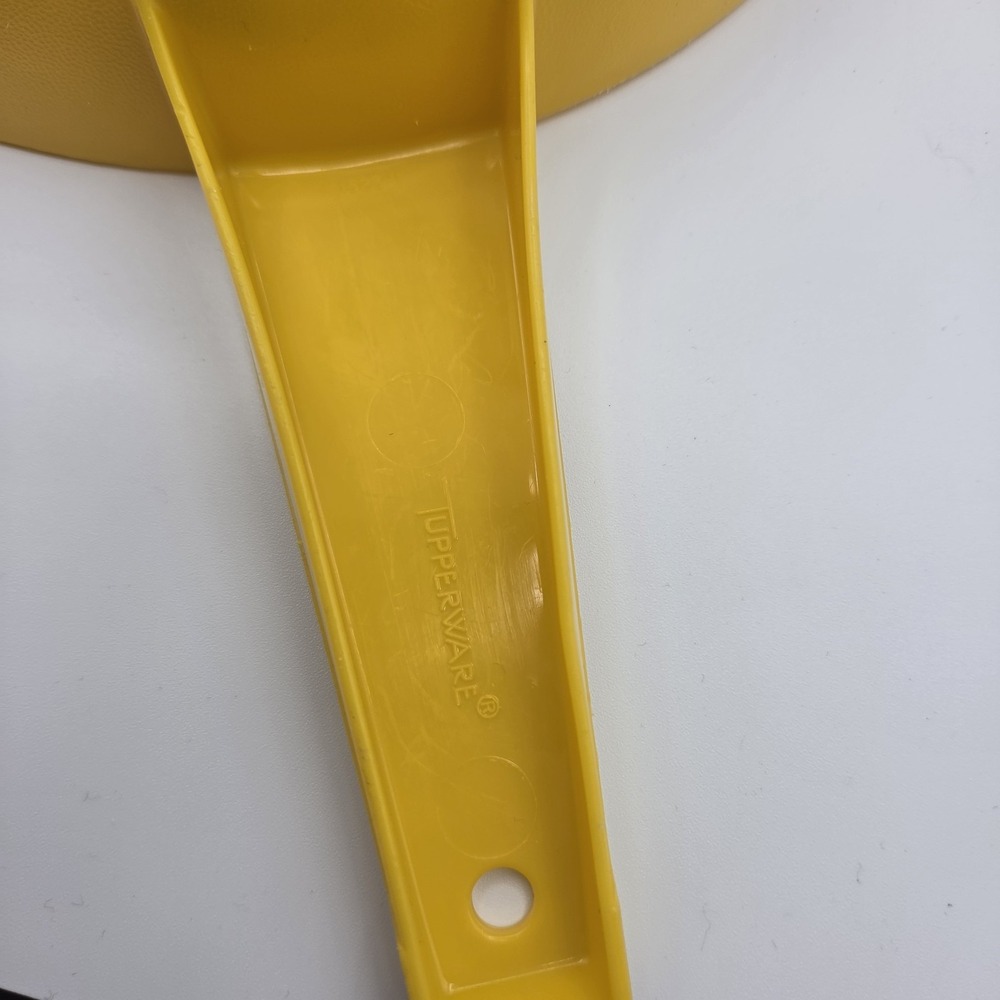 Tupperware #1523-1 Large 2 Quart Yellow Colander Strainer Handle Vintage USA - Picture 8 of 11